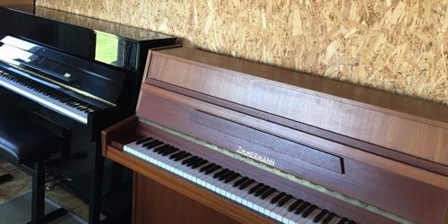 Les pianos de l'école de la fausse note